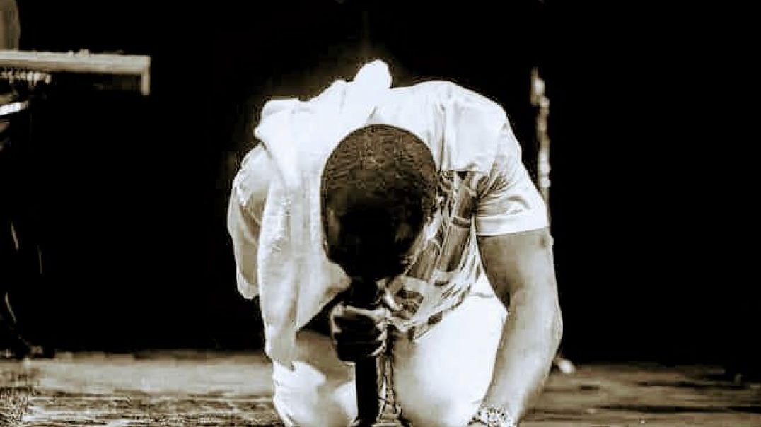 ⁣This how men grow in strength in place of prayer